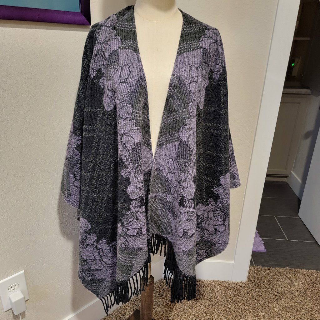 Fringed Reversible Fashion Shawl - 25 X 75", So Cute, Excellent Condition!